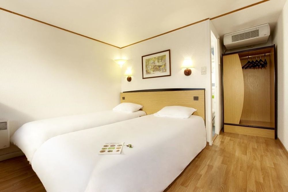 Campanile Senlis Hotel 3*